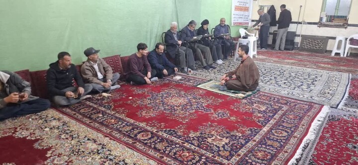 تصاویر / حضور اساتید و طلاب مدرسه علمیه سامن در میان اقشار مختلف مردم در ماه مبارک رمضان