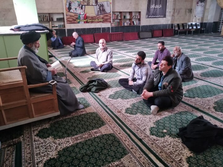 تصاویر / حضور اساتید و طلاب مدرسه علمیه سامن در میان اقشار مختلف مردم در ماه مبارک رمضان