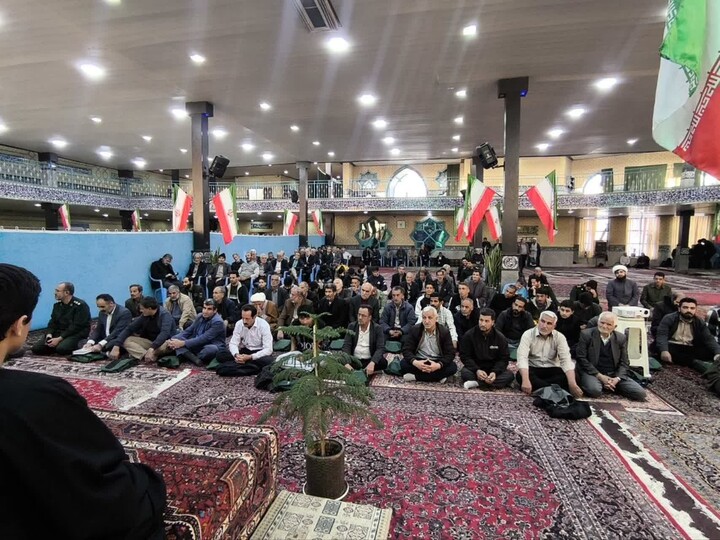 تصاویر / محفل انس با قرآن کریم با حضور طلاب مدرسه علمیه شیخ علیخان زنگنه تویسرکان