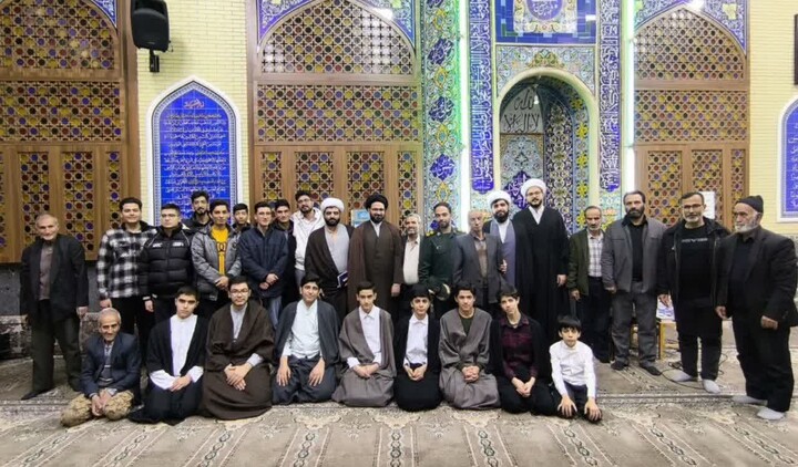 تصاویر / محفل انس با قرآن کریم با حضور طلاب مدرسه علمیه شیخ علیخان زنگنه تویسرکان