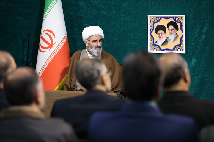 تصاویر/ دیدار رمضانی جمعی از اساتید دانشگاه‌های استان با نمایندهولی فقیه در  سمنان
