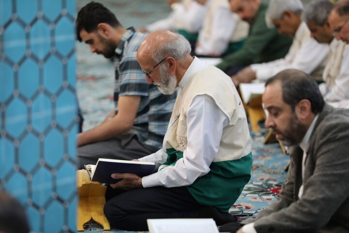 تصاویر/ آیین ترتیل خوانی قرآن کریم در امامزاده سید جعفر(ع) محمد استان یزد