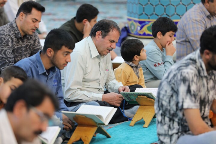 تصاویر/ آیین ترتیل خوانی قرآن کریم در امامزاده سید جعفر(ع) محمد استان یزد