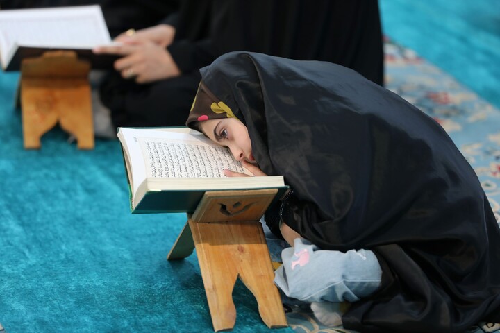 تصاویر/ آیین ترتیل خوانی قرآن کریم در امامزاده سید جعفر(ع) محمد استان یزد