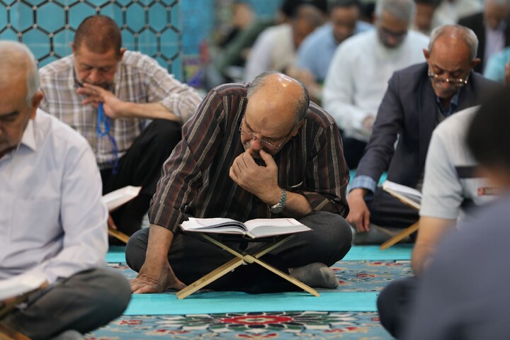 تصاویر/ آیین ترتیل خوانی قرآن کریم در امامزاده سید جعفر(ع) محمد استان یزد