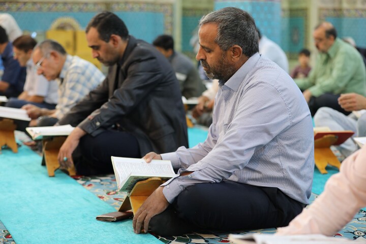تصاویر/ آیین ترتیل خوانی قرآن کریم در امامزاده سید جعفر(ع) محمد استان یزد