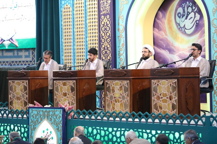 تصاویر/ آیین ترتیل خوانی قرآن کریم در امامزاده سید جعفر(ع) محمد استان یزد