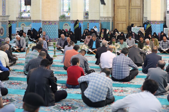 تصاویر/ آیین ترتیل خوانی قرآن کریم در امامزاده سید جعفر(ع) محمد استان یزد