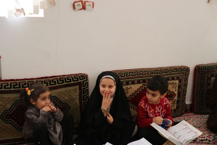 بازدید امام جمعه دهلران از مهد آدینه