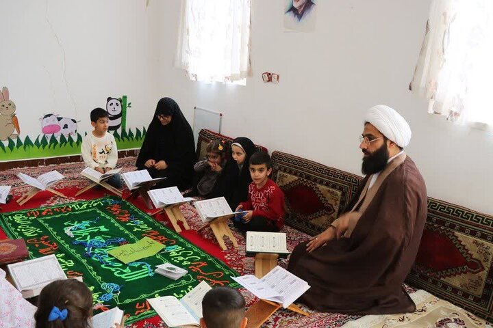 بازدید امام جمعه دهلران از مهد آدینه