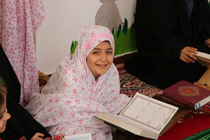 بازدید امام جمعه دهلران از مهد آدینه