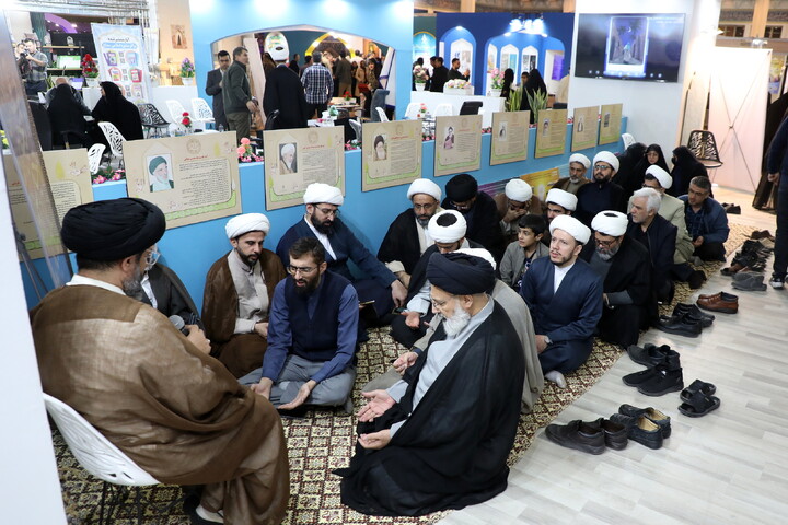 تصاویر/ مراسم برزگداشت سالروز رحلت حضرت خدیجه(س) و یادبود بانوان طلبه شهیده