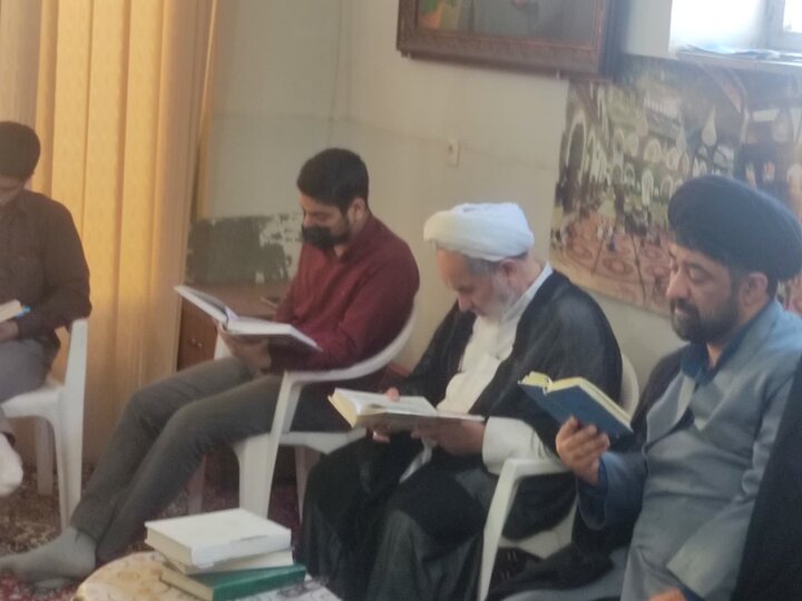 تصاویر/ آیین ختم قرآن در بیت آیت‌الله مدنی کاشانی(ره)