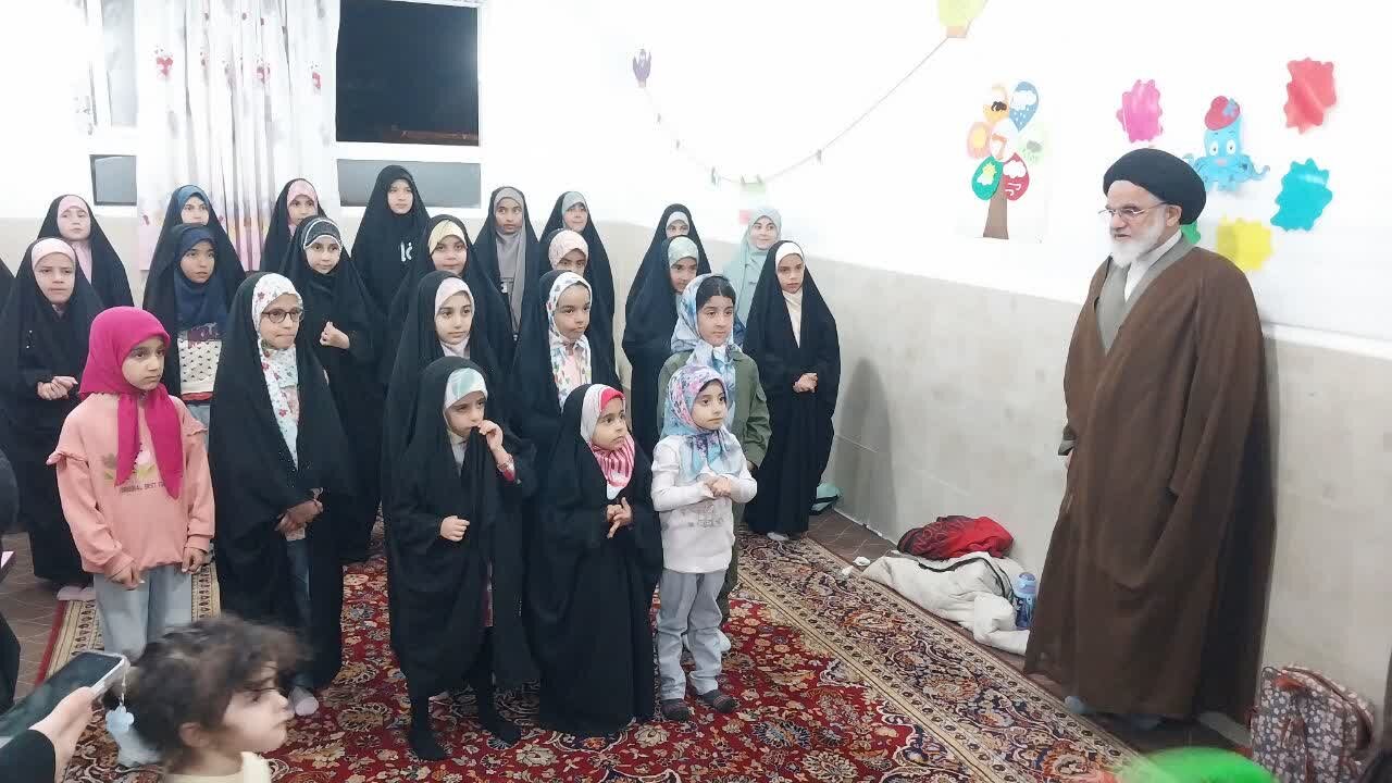 امام جمعه نطنز از مهد کودک صبا بازدید کرد