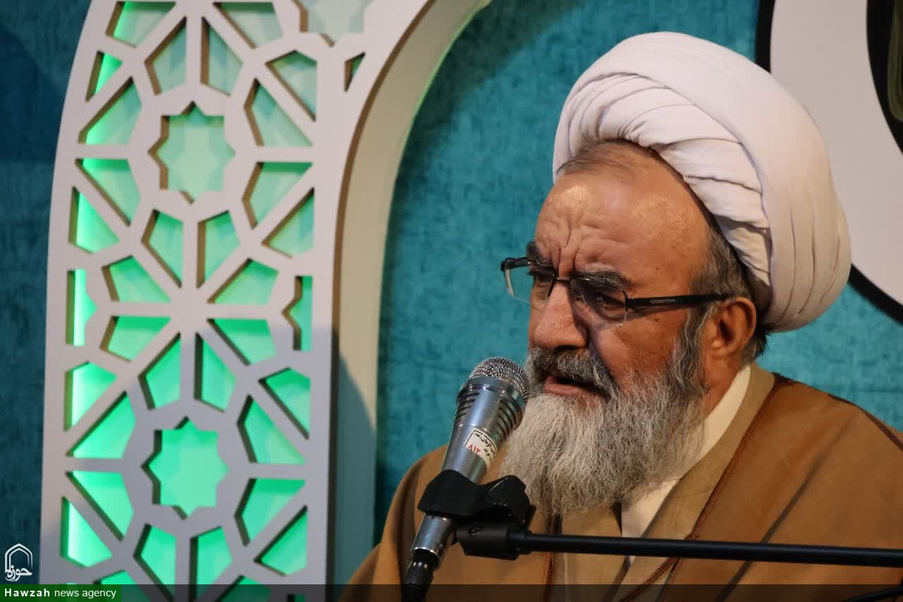 اخلاق، تواضع و کنترل زبان مهم‌ترین نشانه‌های متقین است