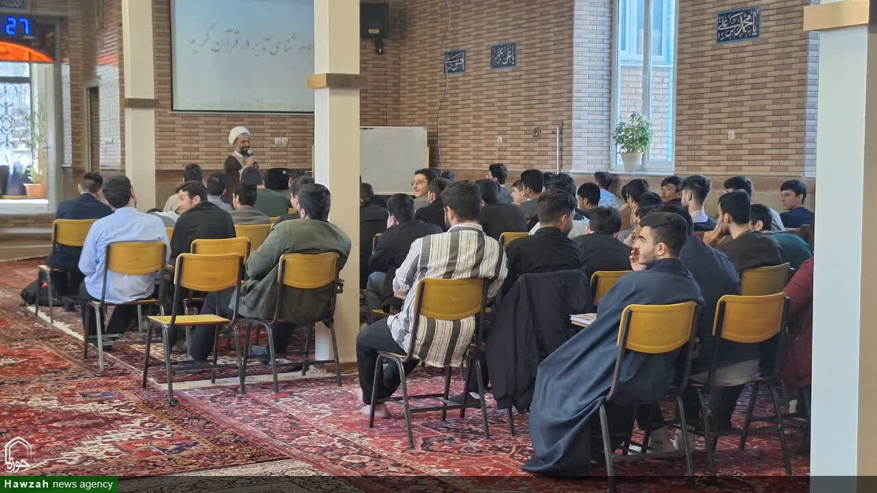 قرآن کریم، چراغ هدایت و راهنمای اصلی بشر در تمام اعصار است