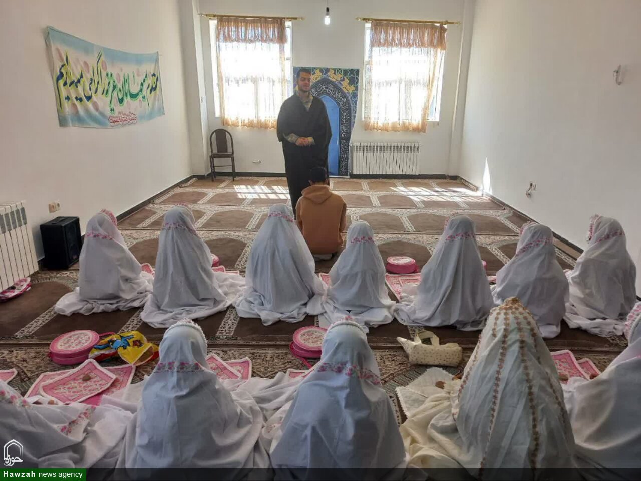 تصاویر / حضور اساتید و طلاب مدرسه علمیه سامن در میان اقشار مختلف مردم در ماه مبارک رمضان