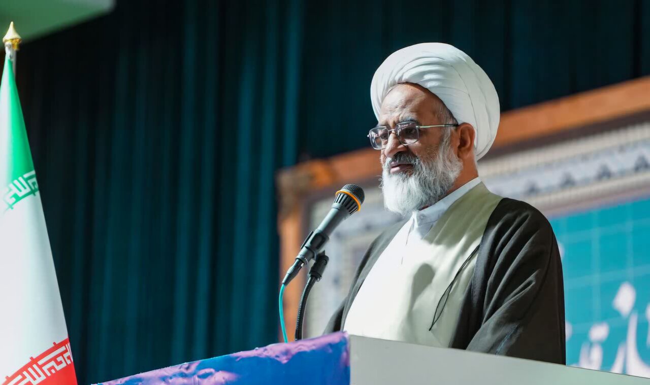 دشمن با ابزار تهدید به دنبال تسلیم کردن اراده‌ها است