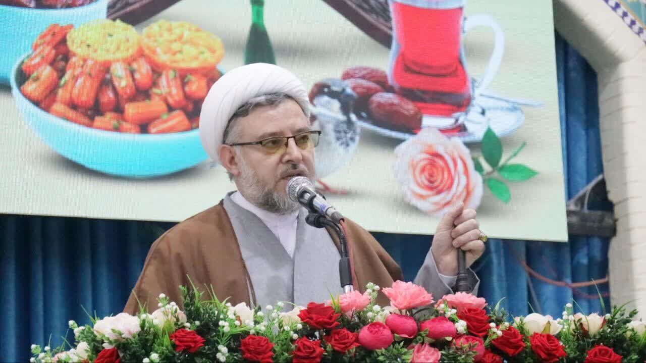 इस्लामी गणतंत्र ईरान पूरी ताकत के साथ खड़ा है वह अमेरिका के सामने कभी नहीं झुकेगा।हुज्जतुल इस्लाम अलीदादी सुलेमानी