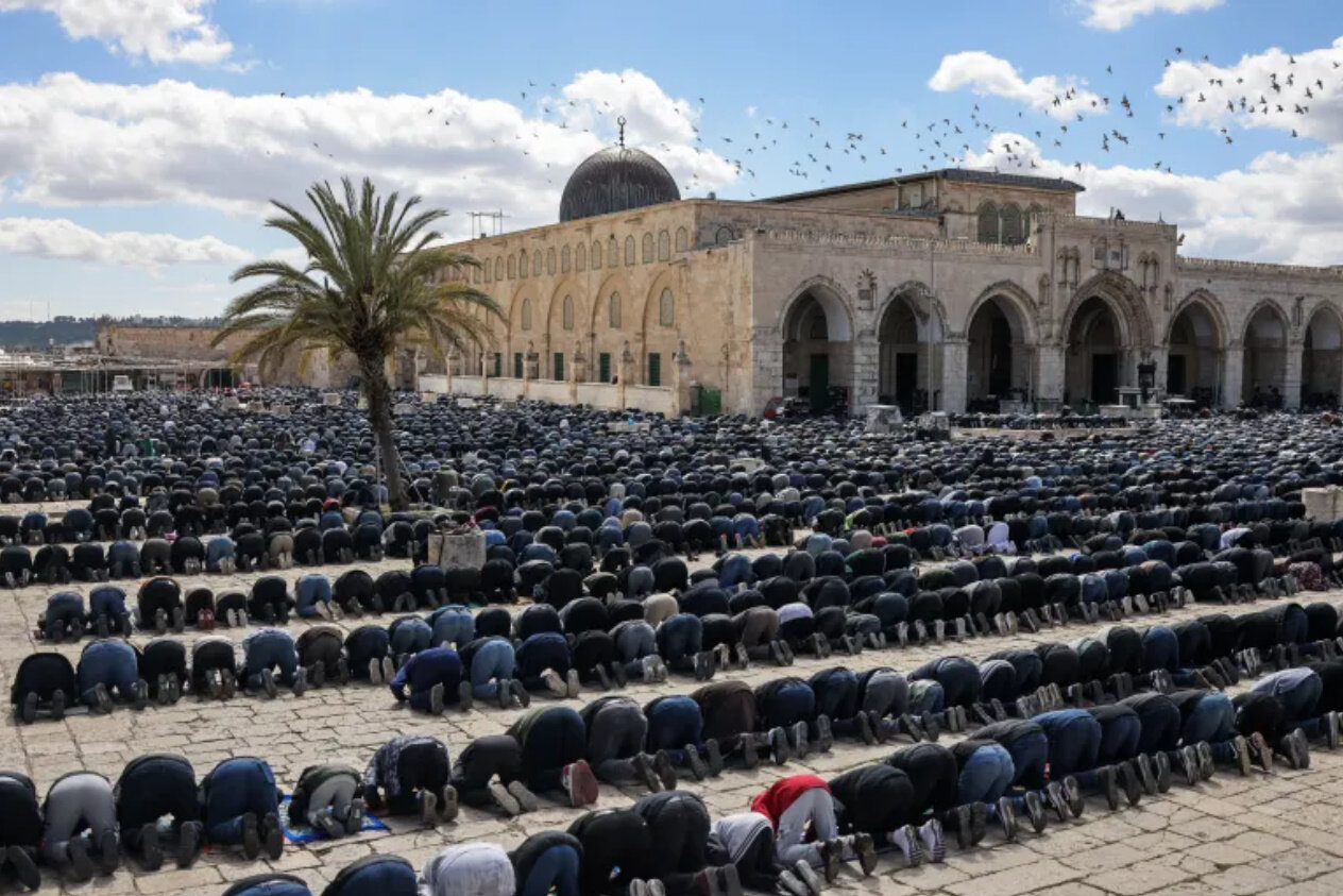 100 ألف مصل في المسجد الأقصى رغم تشديدات كيان الاحتلال