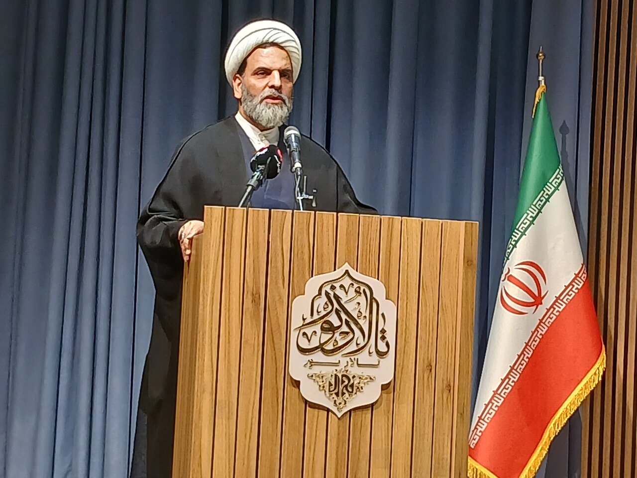 زن در منطق اسلامی محور ایمان، امنیت و پیشرفت جامعه است