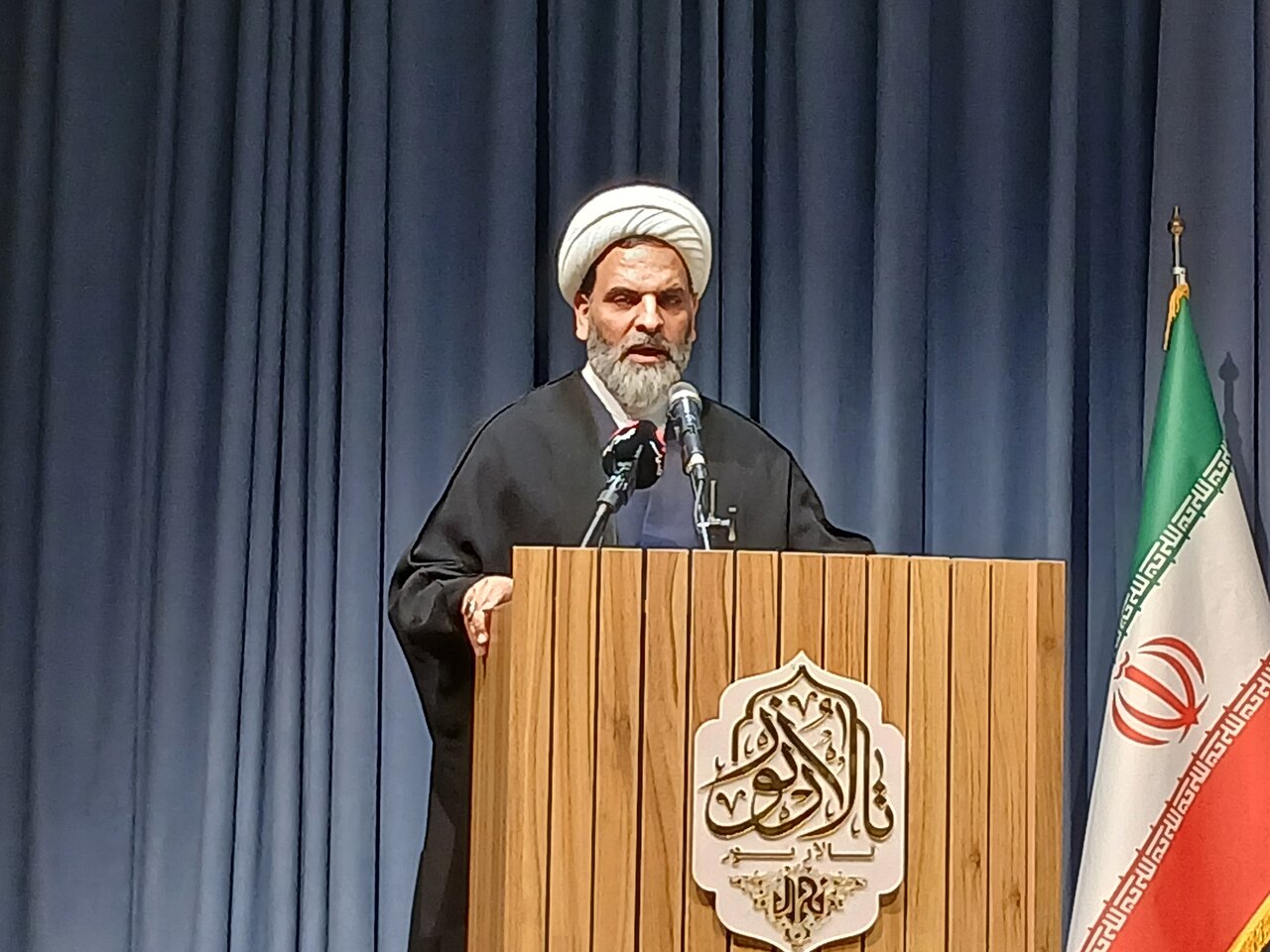 زن در منطق اسلامی محور ایمان، امنیت و پیشرفت جامعه است