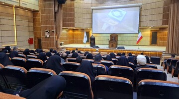 تصاویر/ محفل قرآنی و ضیافت افطاری اساتید، کادر و طلاب مدارس علمیه شهر کرمان