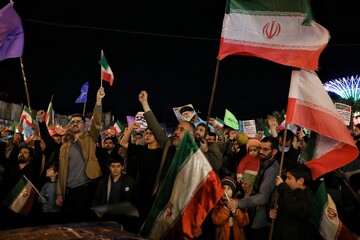 تصاویر/ اجتماع لبیک یا خامنه‌ای در میدان توحید قم