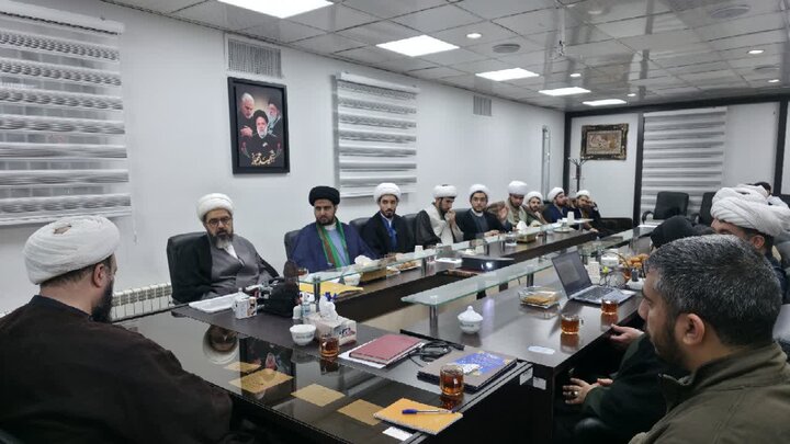 تصاویر / برگزاری نشست مدیریت آستان مقدس امامزاده صالح (ع) فرحزاد تهران با طلاب جهادی و مبلغان در مدارس آموزش و پرورش منطقه ۲