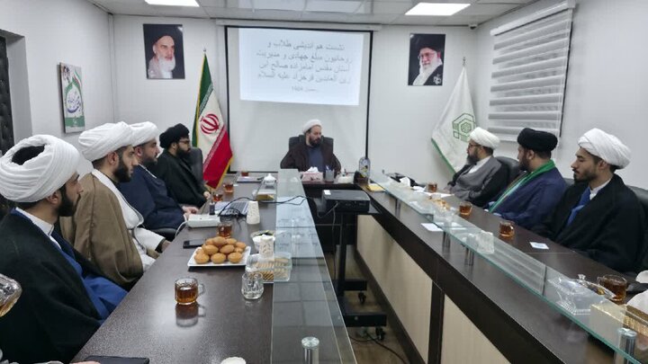 تصاویر / برگزاری نشست مدیریت آستان مقدس امامزاده صالح (ع) فرحزاد تهران با طلاب جهادی و مبلغان در مدارس آموزش و پرورش منطقه ۲