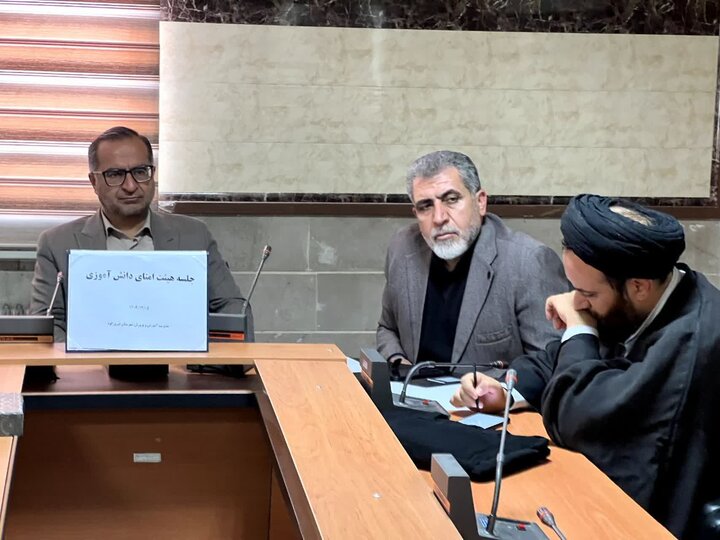 تصاویر/ جلسه هیئت امنای دانش‌آموزی شهرستان فیروزکوه با فرماندار این شهرستان