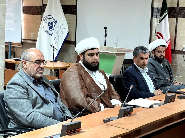 تصاویر/ جلسه هیئت امنای دانش‌آموزی شهرستان فیروزکوه با فرماندار این شهرستان