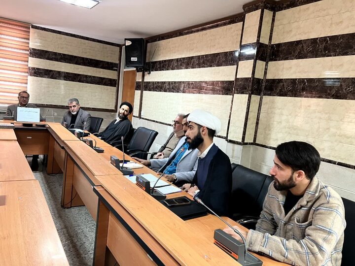 تصاویر/ جلسه هیئت امنای دانش‌آموزی شهرستان فیروزکوه با فرماندار این شهرستان