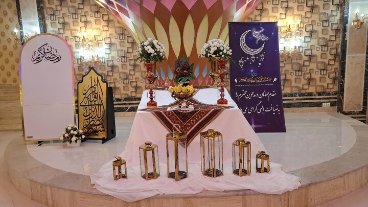 تصاویر/ محفل قرآنی و ضیافت افطاری اساتید، کادر و طلاب مدارس علمیه شهر کرمان