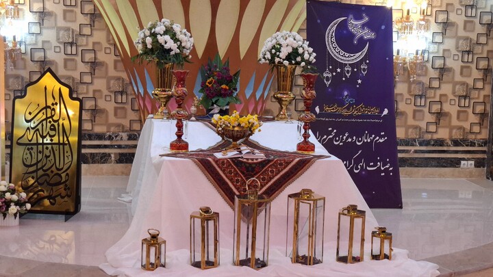تصاویر/ محفل قرآنی و ضیافت افطاری اساتید، کادر و طلاب مدارس علمیه شهر کرمان