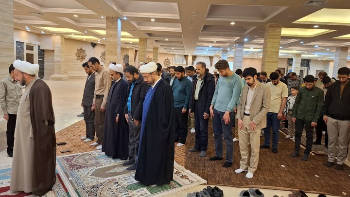 تصاویر/ محفل قرآنی و ضیافت افطاری اساتید، کادر و طلاب مدارس علمیه شهر کرمان