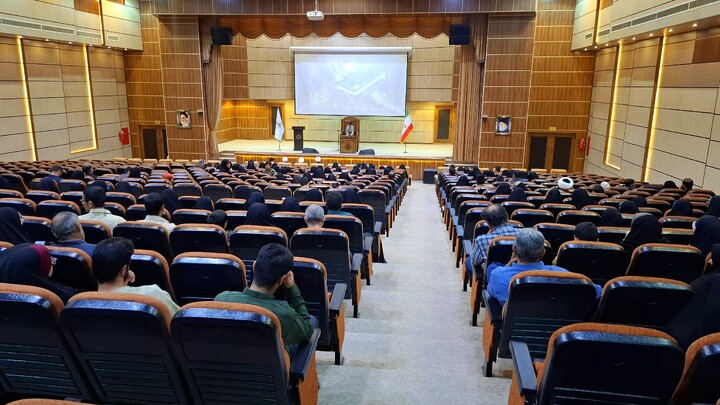 تصاویر/ محفل قرآنی و ضیافت افطاری اساتید، کادر و طلاب مدارس علمیه شهر کرمان