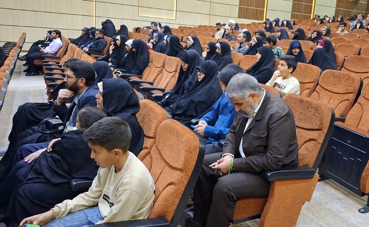 تصاویر/ محفل قرآنی و ضیافت افطاری اساتید، کادر و طلاب مدارس علمیه شهر کرمان
