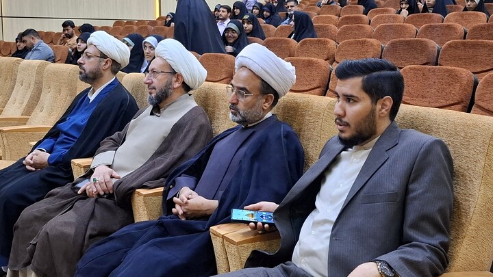تصاویر/ محفل قرآنی و ضیافت افطاری اساتید، کادر و طلاب مدارس علمیه شهر کرمان
