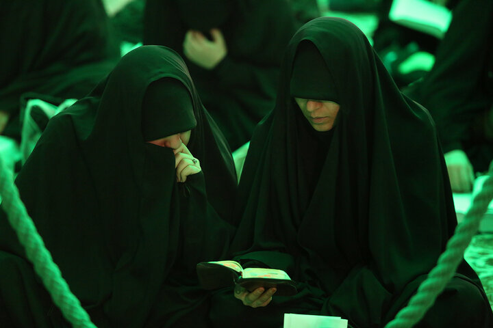«نجوای بندگی» زائران حرم بانوی کرامت در سحرهای ماه مبارک رمضان