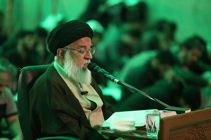 «نجوای بندگی» زائران حرم بانوی کرامت در سحرهای ماه مبارک رمضان