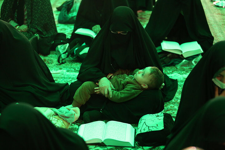 «نجوای بندگی» زائران حرم بانوی کرامت در سحرهای ماه مبارک رمضان