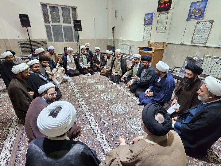 نشست نماینده ولی‌فقیه در کردستان با مبلغین اعزامی ماه مبارک رمضان کامیاران
