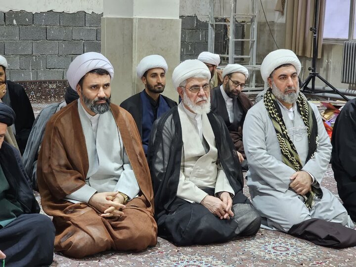 نشست نماینده ولی‌فقیه در کردستان با مبلغین اعزامی ماه مبارک رمضان کامیاران
