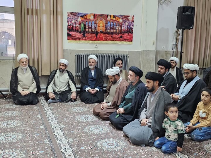نشست نماینده ولی‌فقیه در کردستان با مبلغین اعزامی ماه مبارک رمضان کامیاران
