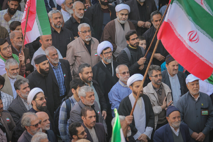 تصاویر/ تجمع خودجوش مردم قم علیه تجاوزات اخیر آمریکایی صهیونیستی به ایران در حرم حضرت معصومه س