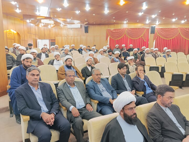 نشست نماینده مردم زاهدان در مجلس شورای اسلامی باروحانیون و مبلغین شهرستان زاهدان