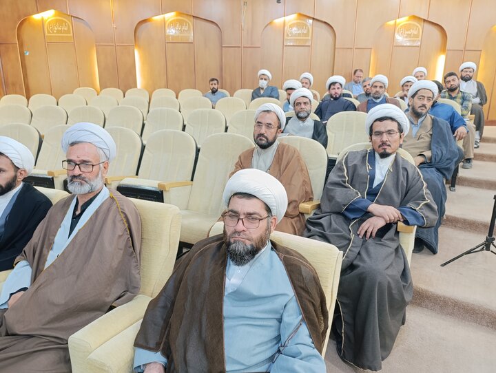 نشست نماینده مردم زاهدان در مجلس شورای اسلامی باروحانیون و مبلغین شهرستان زاهدان