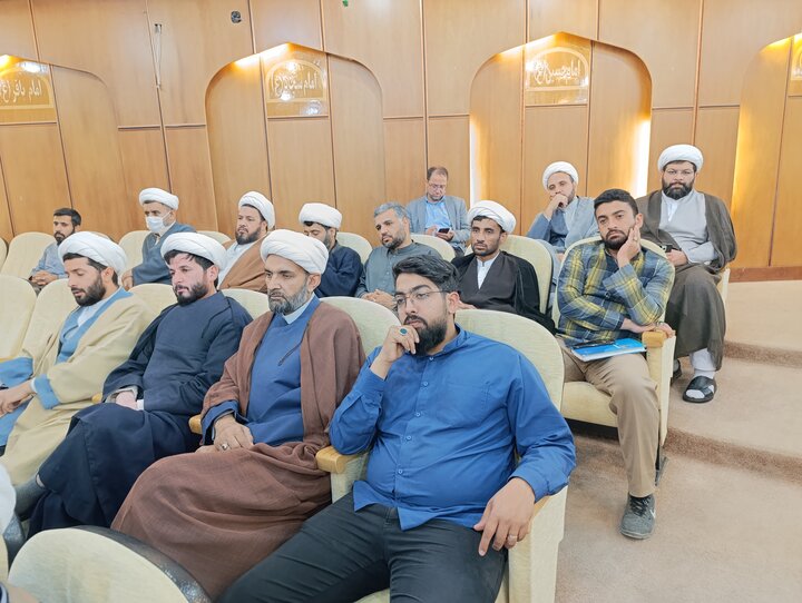 نشست نماینده مردم زاهدان در مجلس شورای اسلامی باروحانیون و مبلغین شهرستان زاهدان