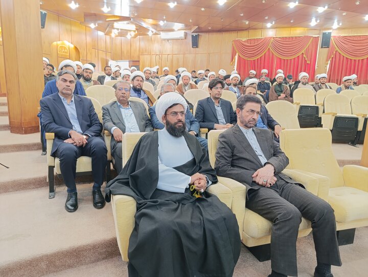 نشست نماینده مردم زاهدان در مجلس شورای اسلامی باروحانیون و مبلغین شهرستان زاهدان